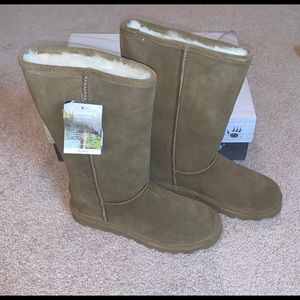 Women’s BEARPAW Elle Tall Boots Size 9